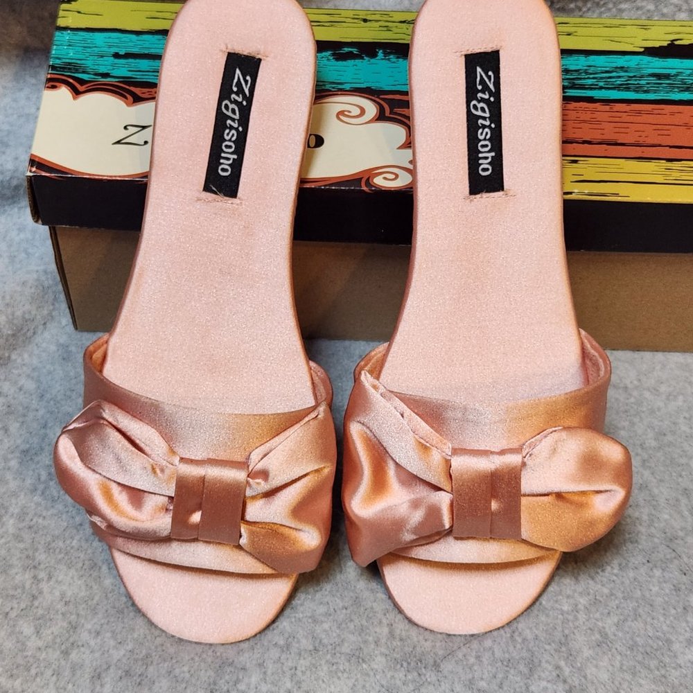ZIGI SOHO Valiant Pink Blush Satin Slide Flat Dress Sandals - NEW IN BOX - Picture 1 of 6